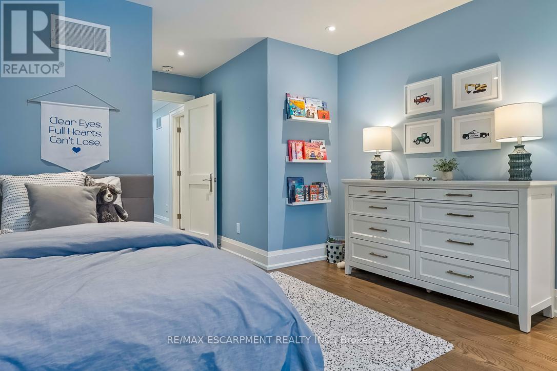 56 LABURNHAM AVENUE - 28