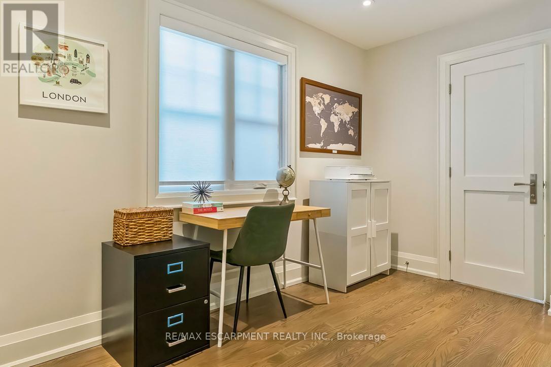 56 LABURNHAM AVENUE - 29
