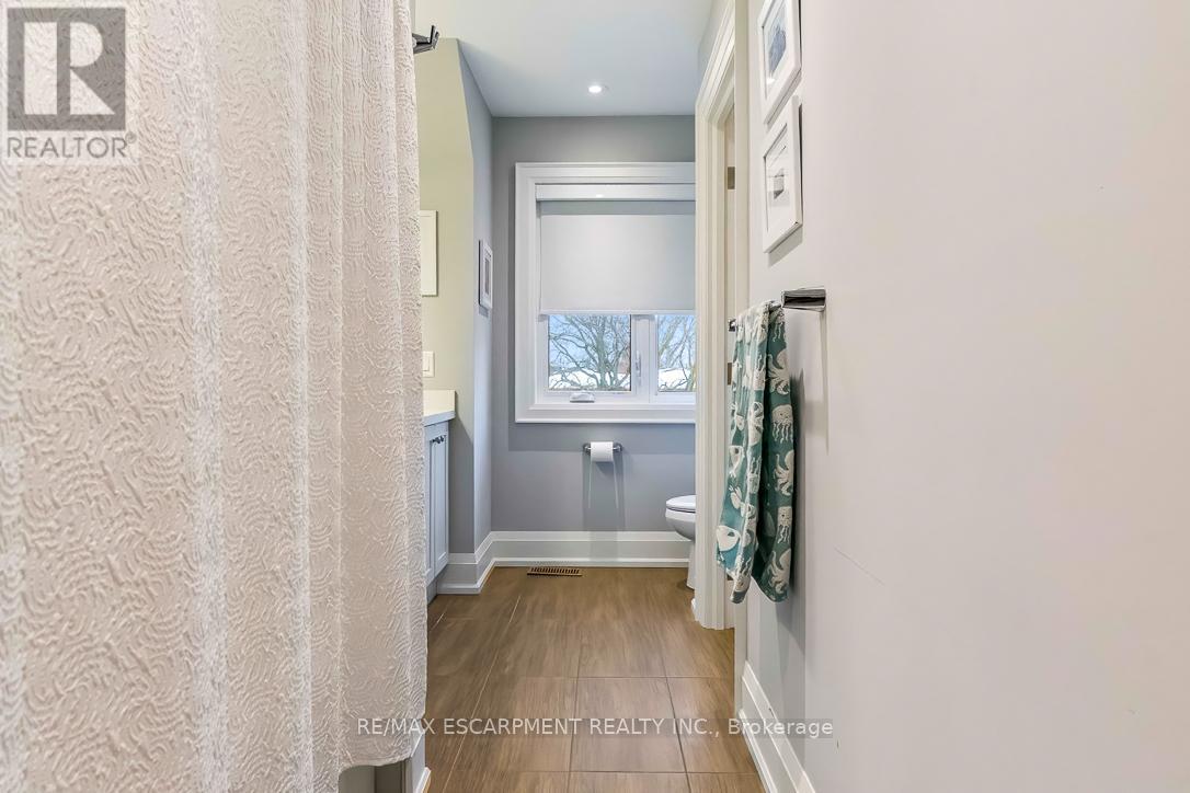 56 LABURNHAM AVENUE - 31