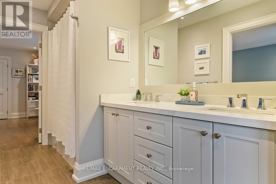 56 LABURNHAM AVENUE - 32