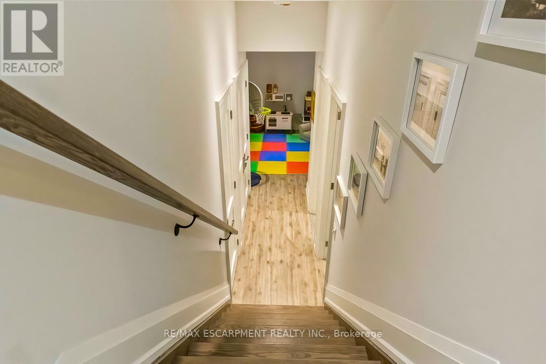 56 LABURNHAM AVENUE - 33