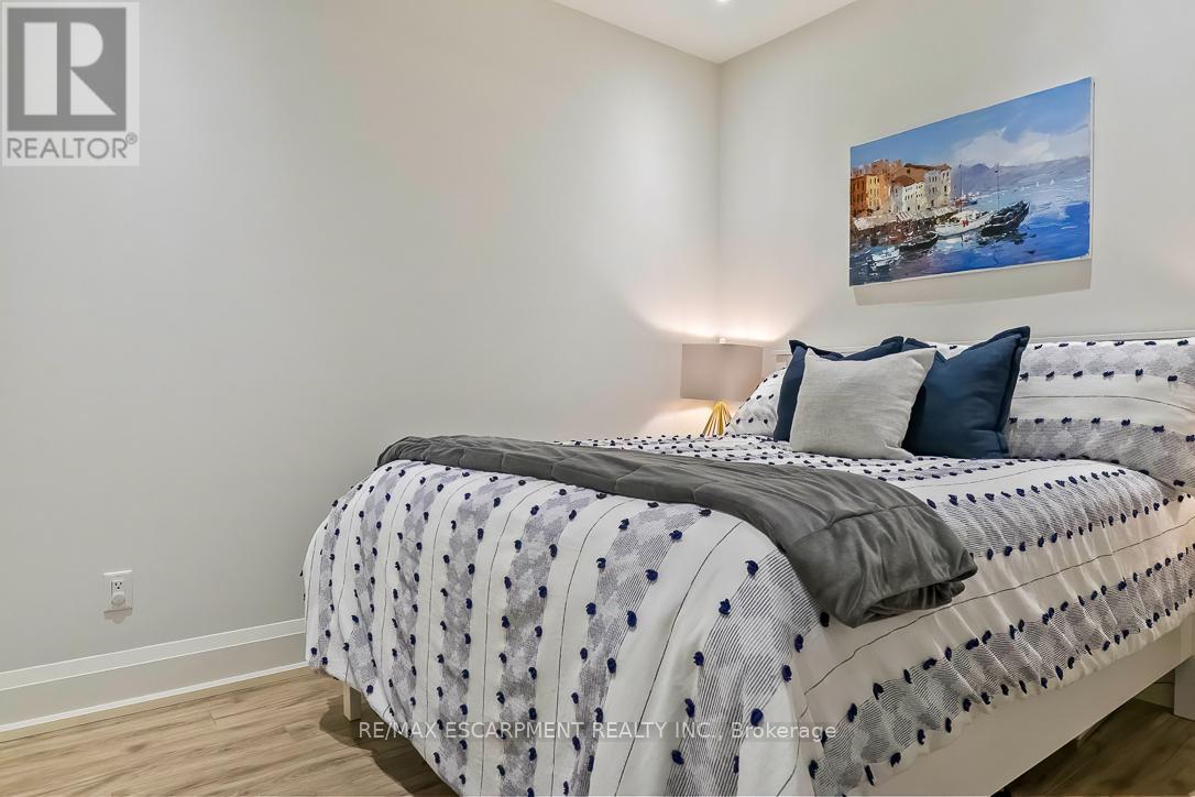56 LABURNHAM AVENUE - 37