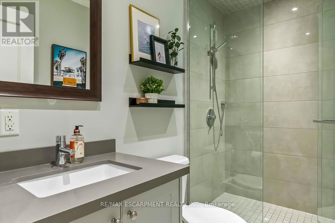 56 LABURNHAM AVENUE - 38