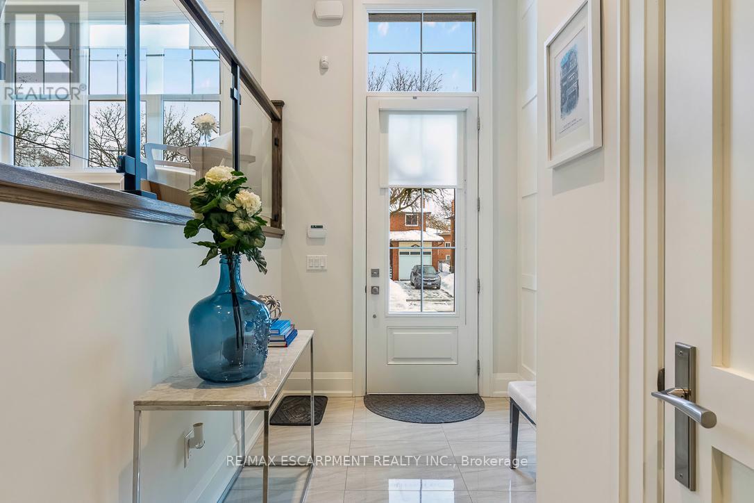 56 LABURNHAM AVENUE - 4