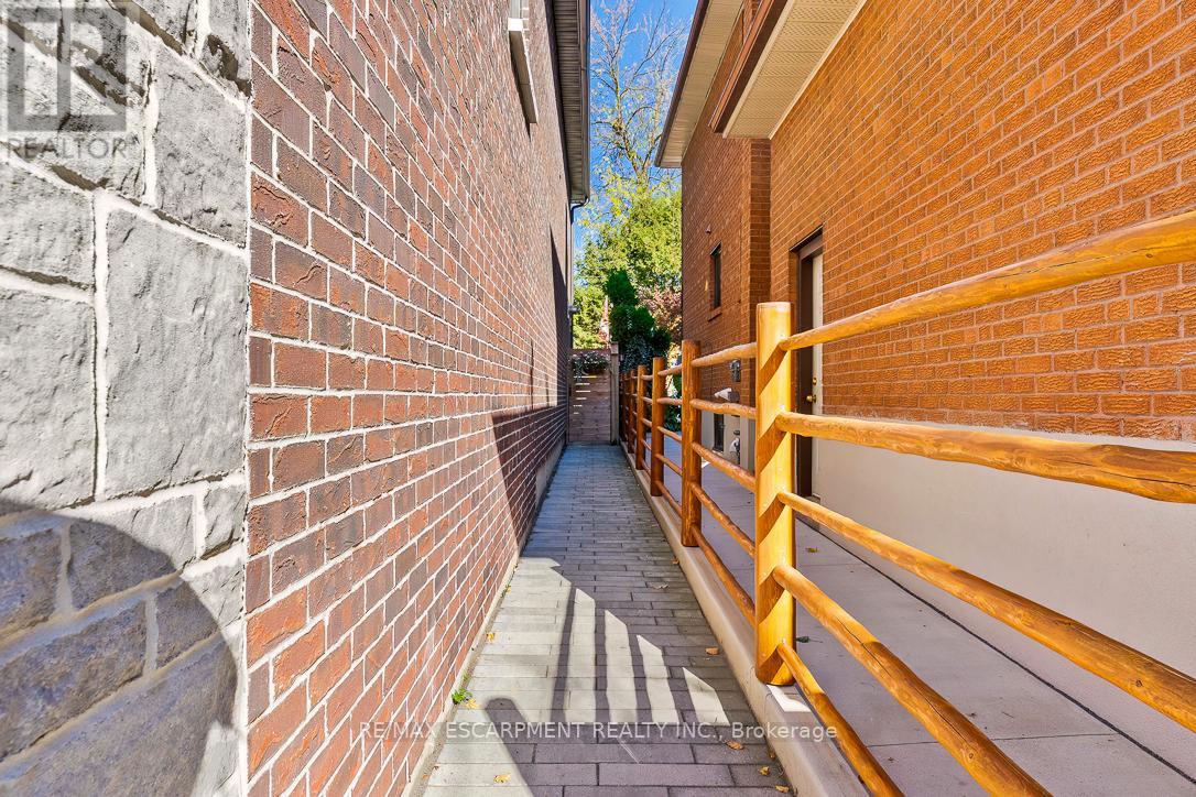 56 LABURNHAM AVENUE - 47