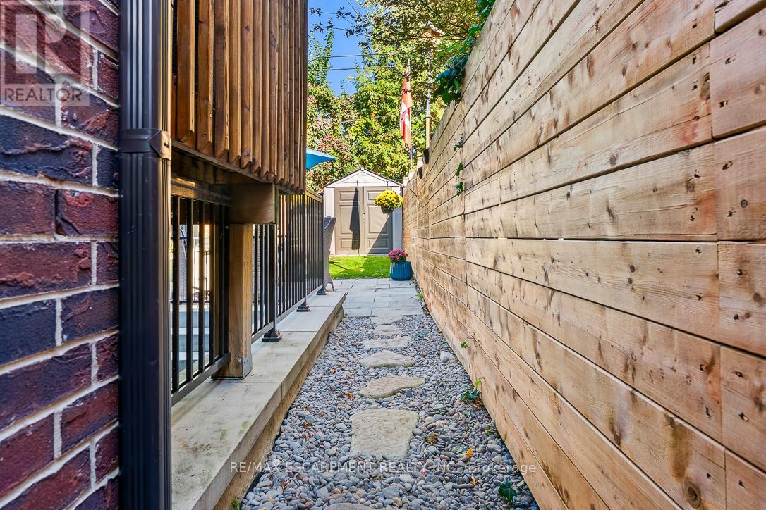56 LABURNHAM AVENUE - 48