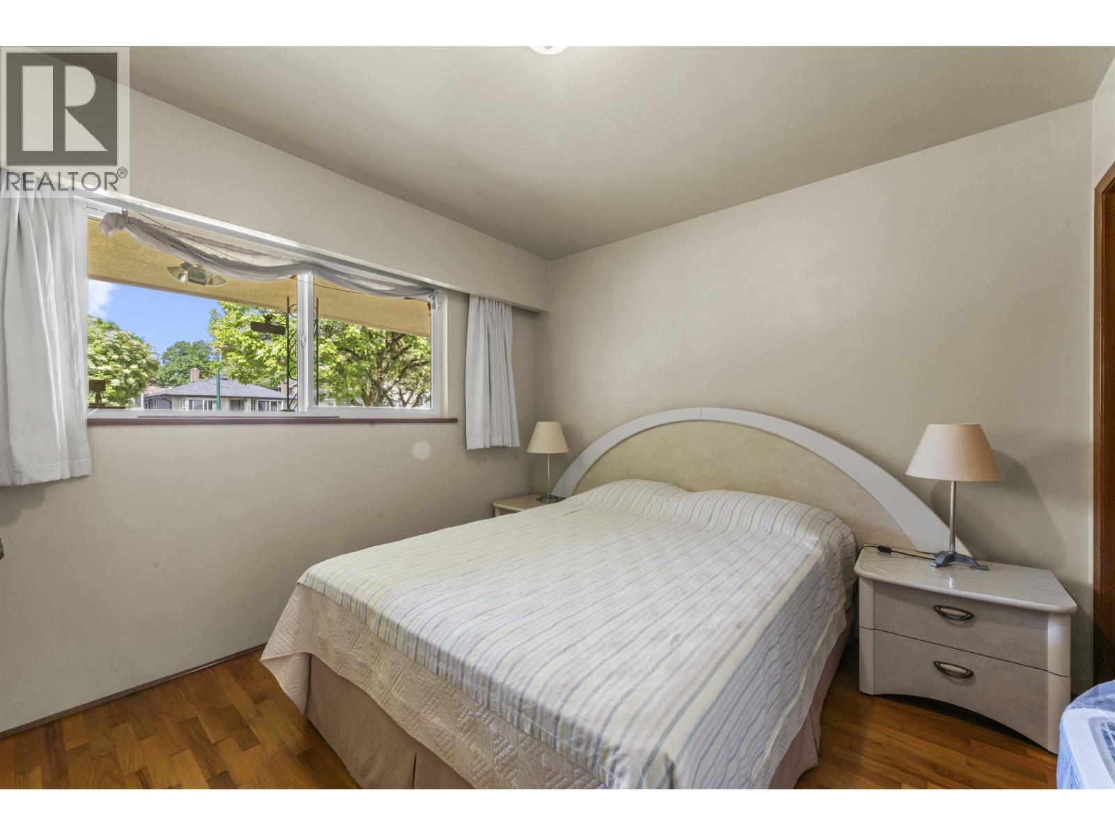6 Bed, 2 Bath House for Sale in Vancouver – 2666 WAVERLEY AVENUE, Vancouver - Image 20