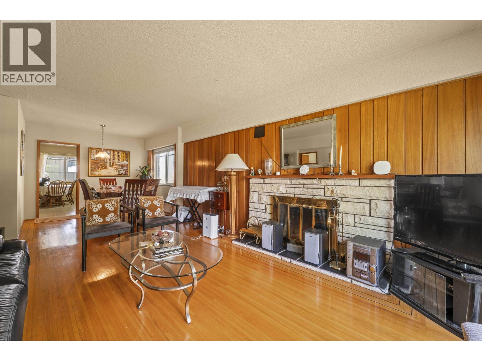 6 Bed, 2 Bath House for Sale in Vancouver – 2666 WAVERLEY AVENUE, Vancouver - Image 24