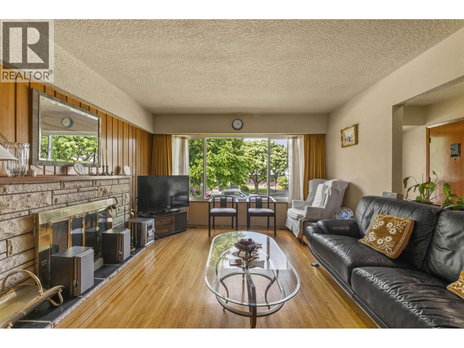 6 Bed, 2 Bath House for Sale in Vancouver – 2666 WAVERLEY AVENUE, Vancouver - Image 27