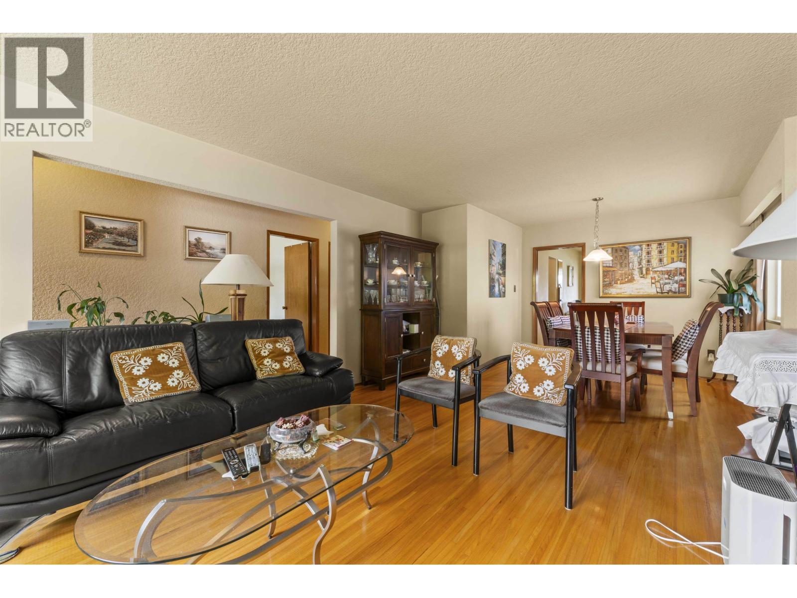 6 Bed, 2 Bath House for Sale in Vancouver – 2666 WAVERLEY AVENUE, Vancouver - Image 19