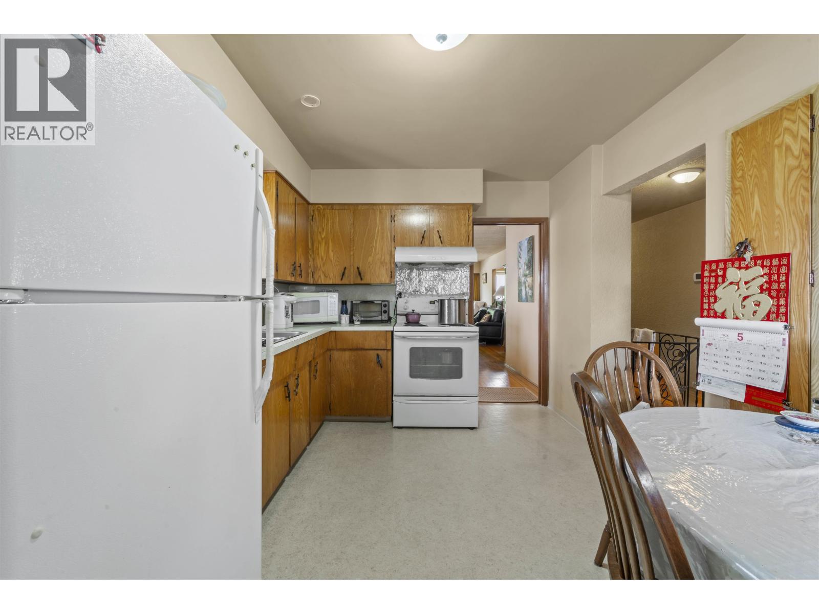 6 Bed, 2 Bath House for Sale in Vancouver – 2666 WAVERLEY AVENUE, Vancouver - Image 8