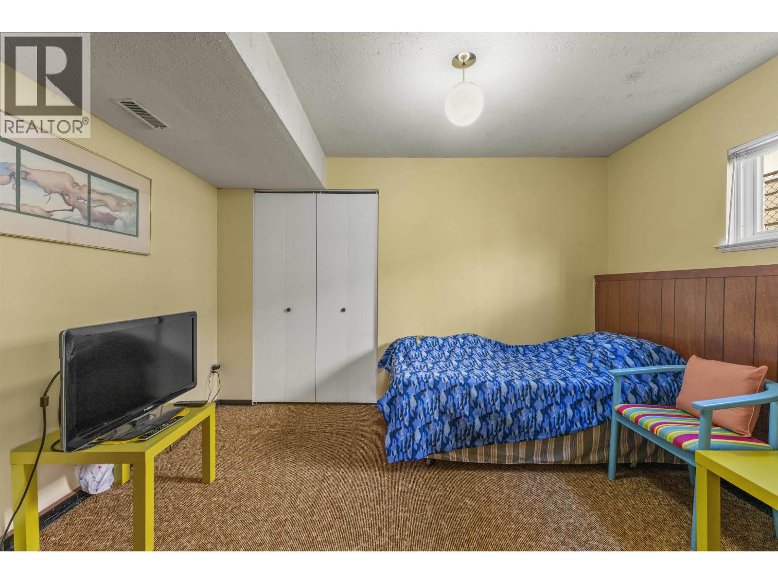 6 Bed, 2 Bath House for Sale in Vancouver – 2666 WAVERLEY AVENUE, Vancouver - Image 11