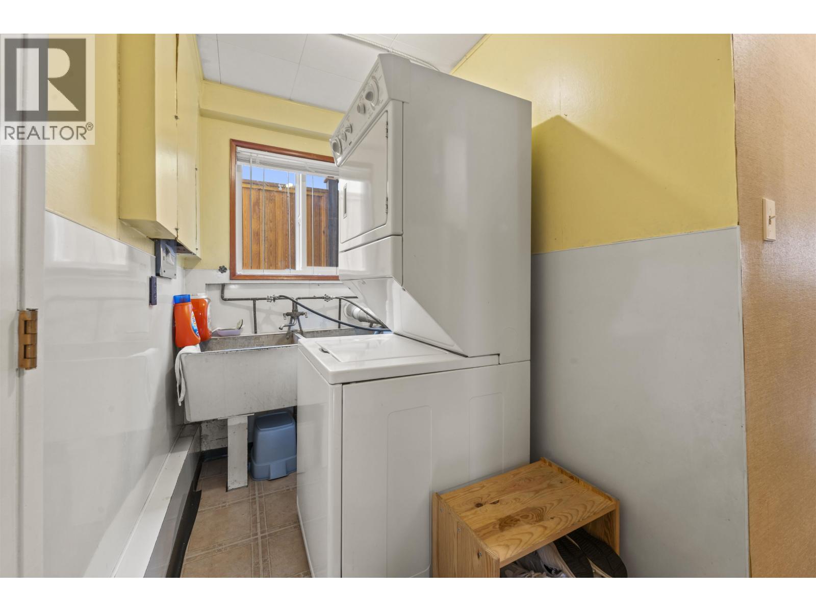 6 Bed, 2 Bath House for Sale in Vancouver – 2666 WAVERLEY AVENUE, Vancouver - Image 14