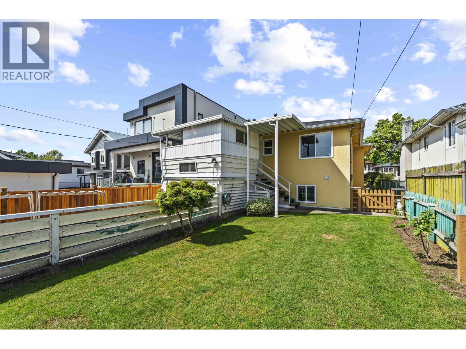 6 Bed, 2 Bath House for Sale in Vancouver – 2666 WAVERLEY AVENUE, Vancouver - Image 31