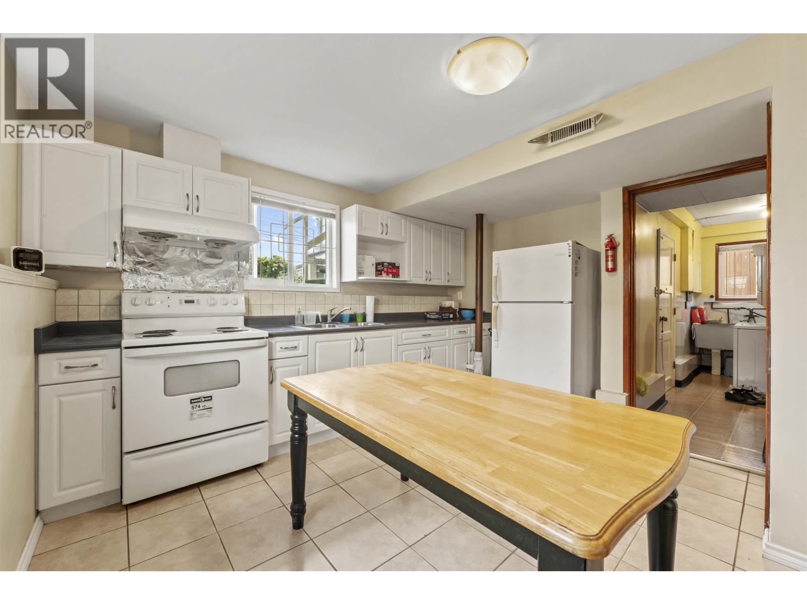 2666 WAVERLEY AVENUE — photo 3
