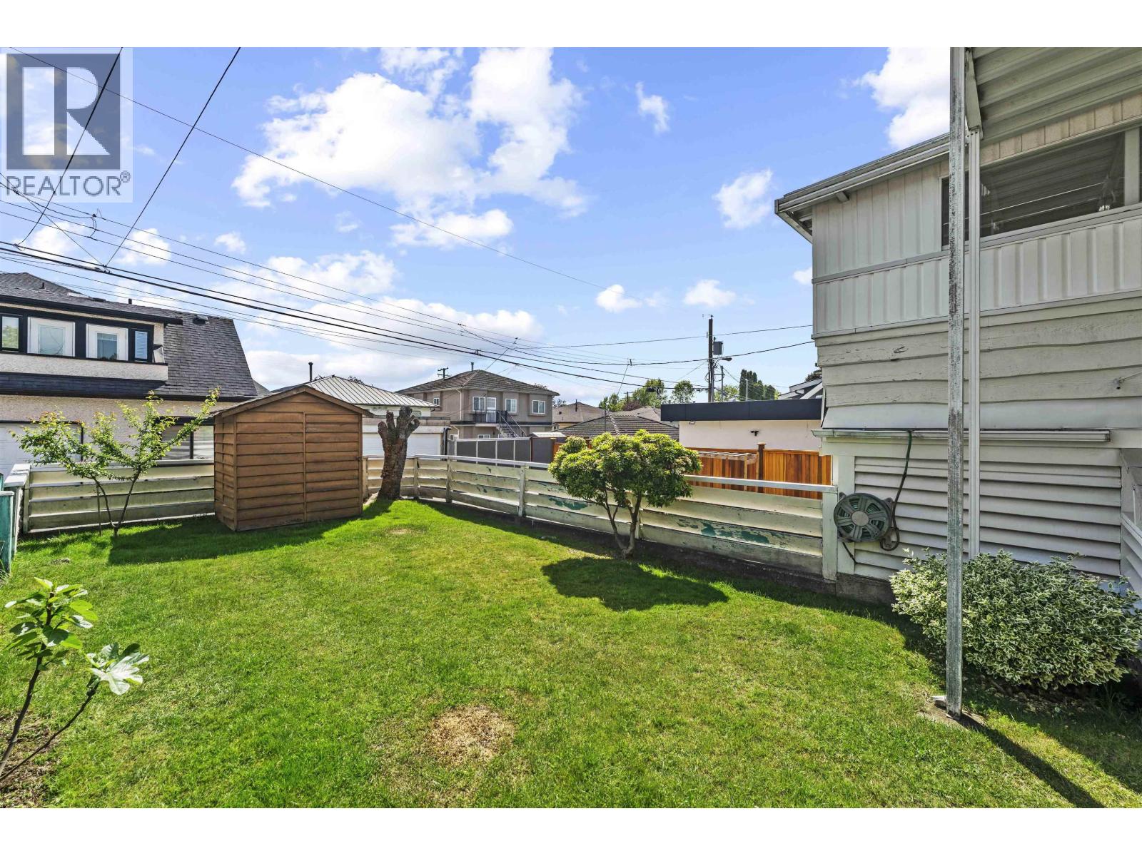 6 Bed, 2 Bath House for Sale in Vancouver – 2666 WAVERLEY AVENUE, Vancouver - Image 4