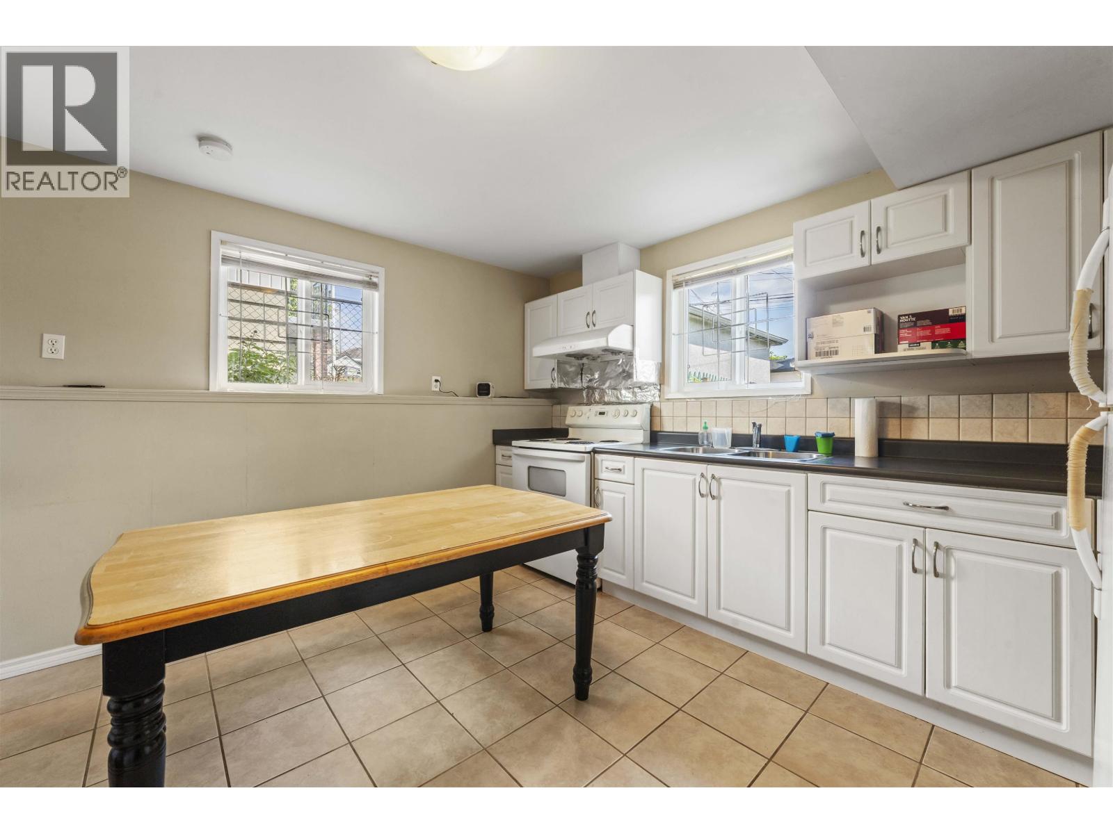 6 Bed, 2 Bath House for Sale in Vancouver – 2666 WAVERLEY AVENUE, Vancouver - Image 16