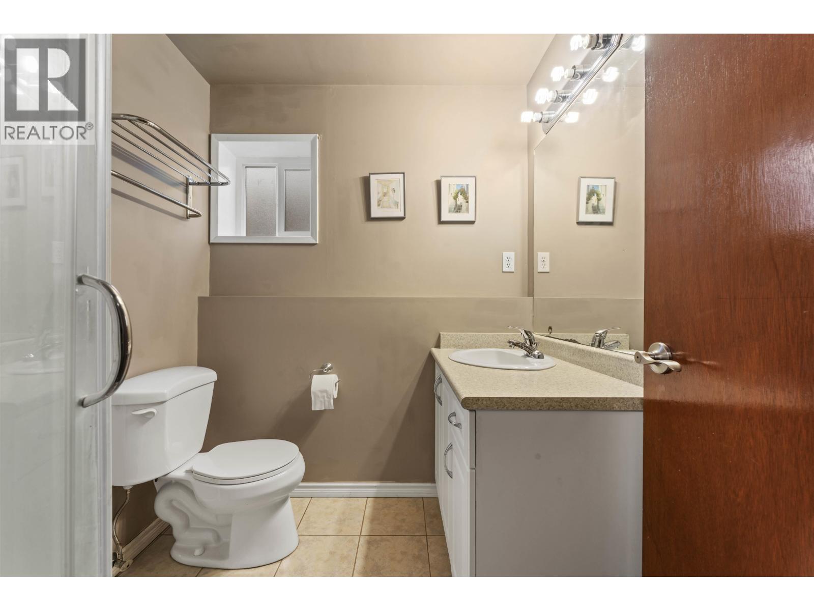 6 Bed, 2 Bath House for Sale in Vancouver – 2666 WAVERLEY AVENUE, Vancouver - Image 34
