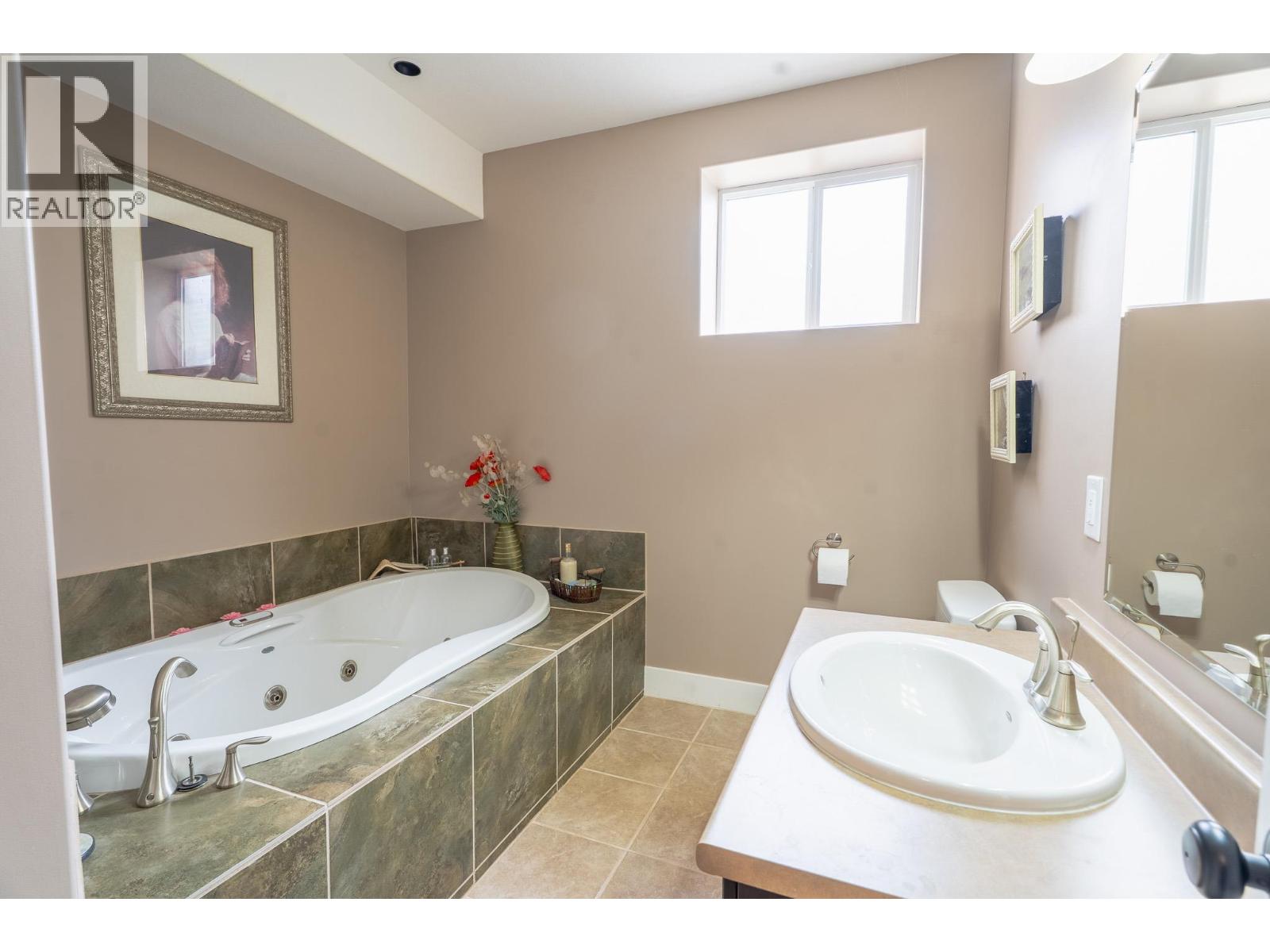 545 Kobayashi Place - 28