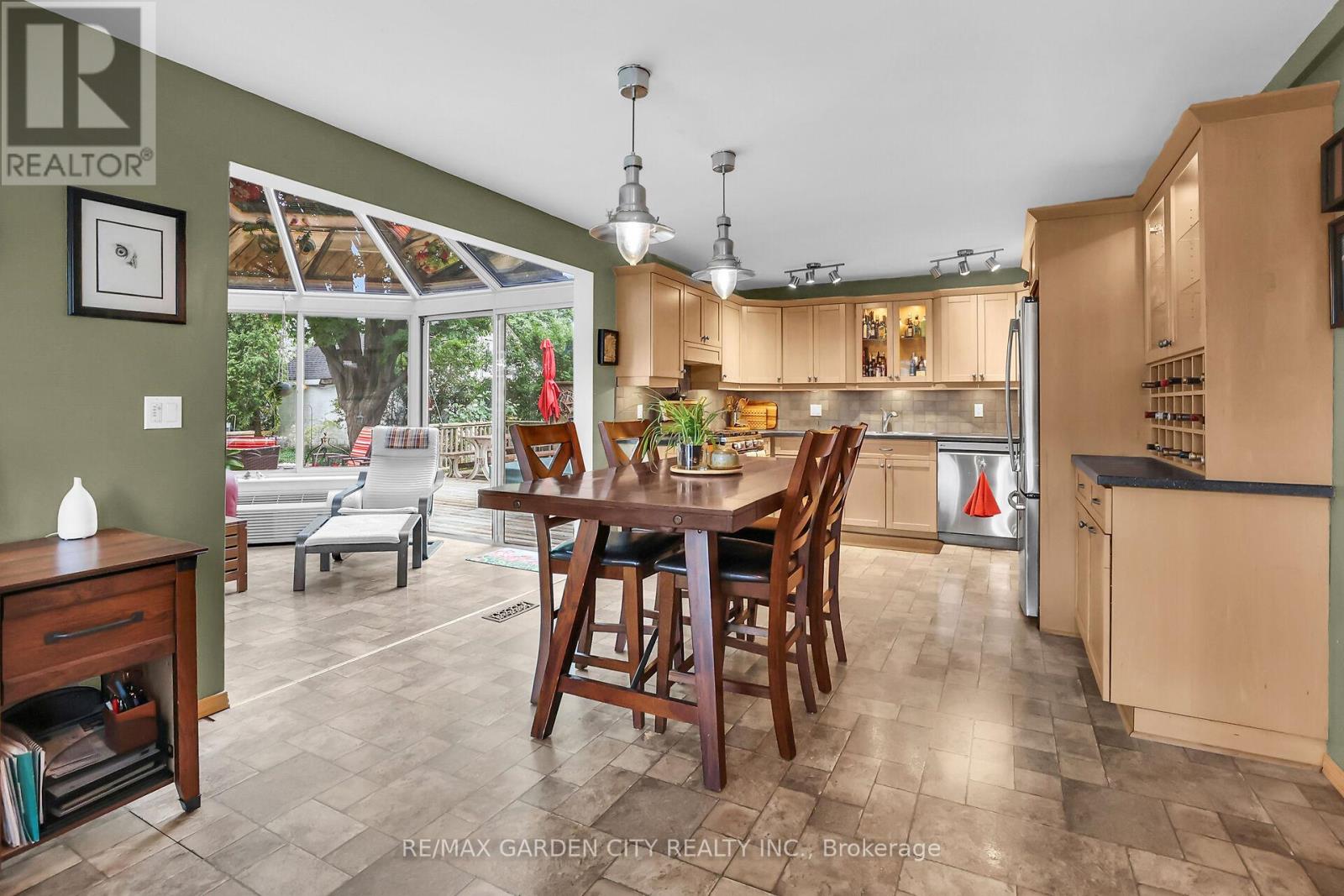 10 MAPLE AVENUE - 10