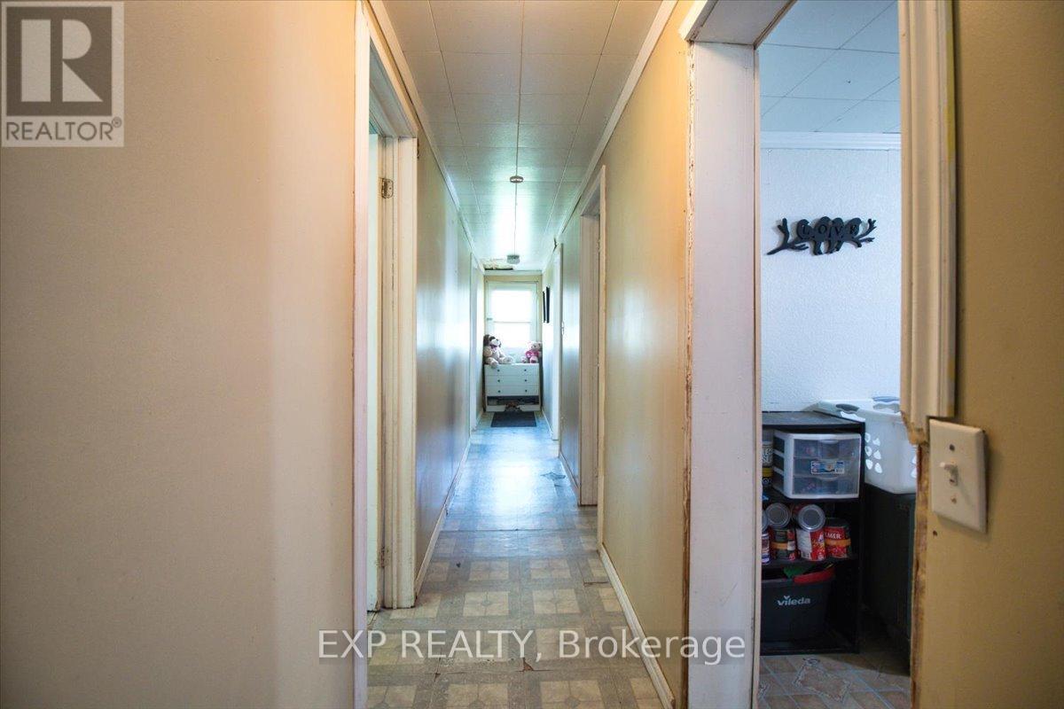252 QUEEN STREET - 13