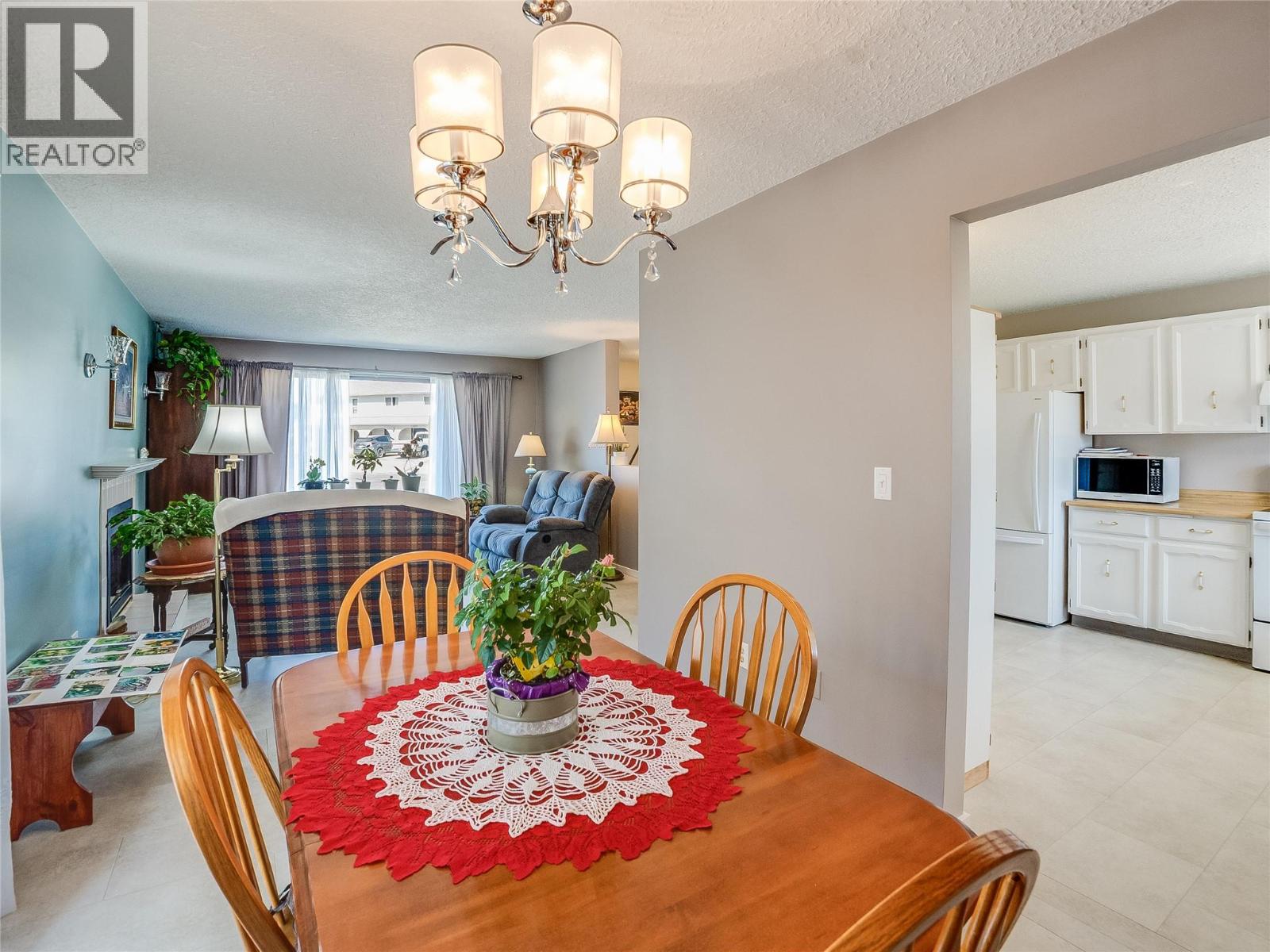 1937 RIVERSIDE Crescent - 10