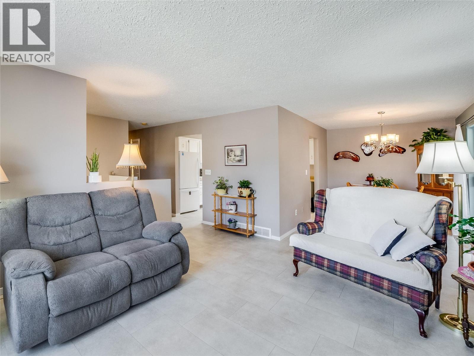 1937 RIVERSIDE Crescent - 11