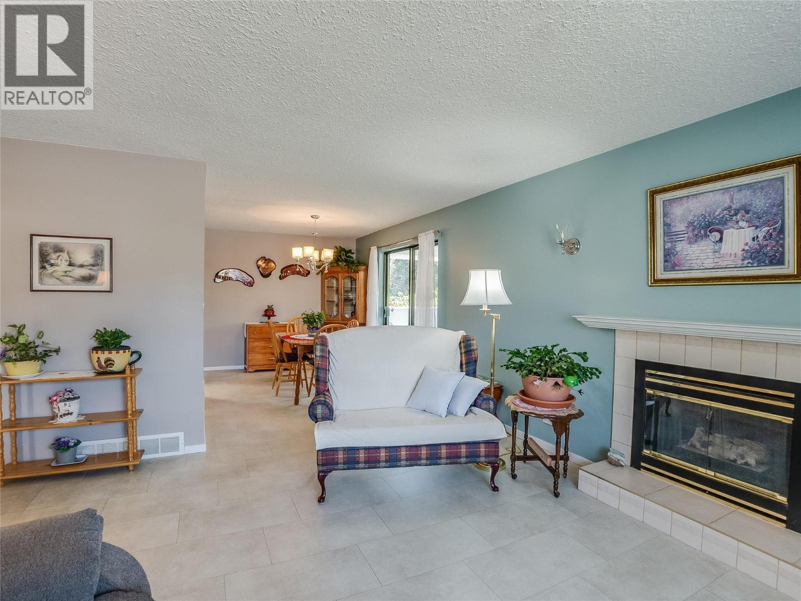 1937 RIVERSIDE Crescent - 12