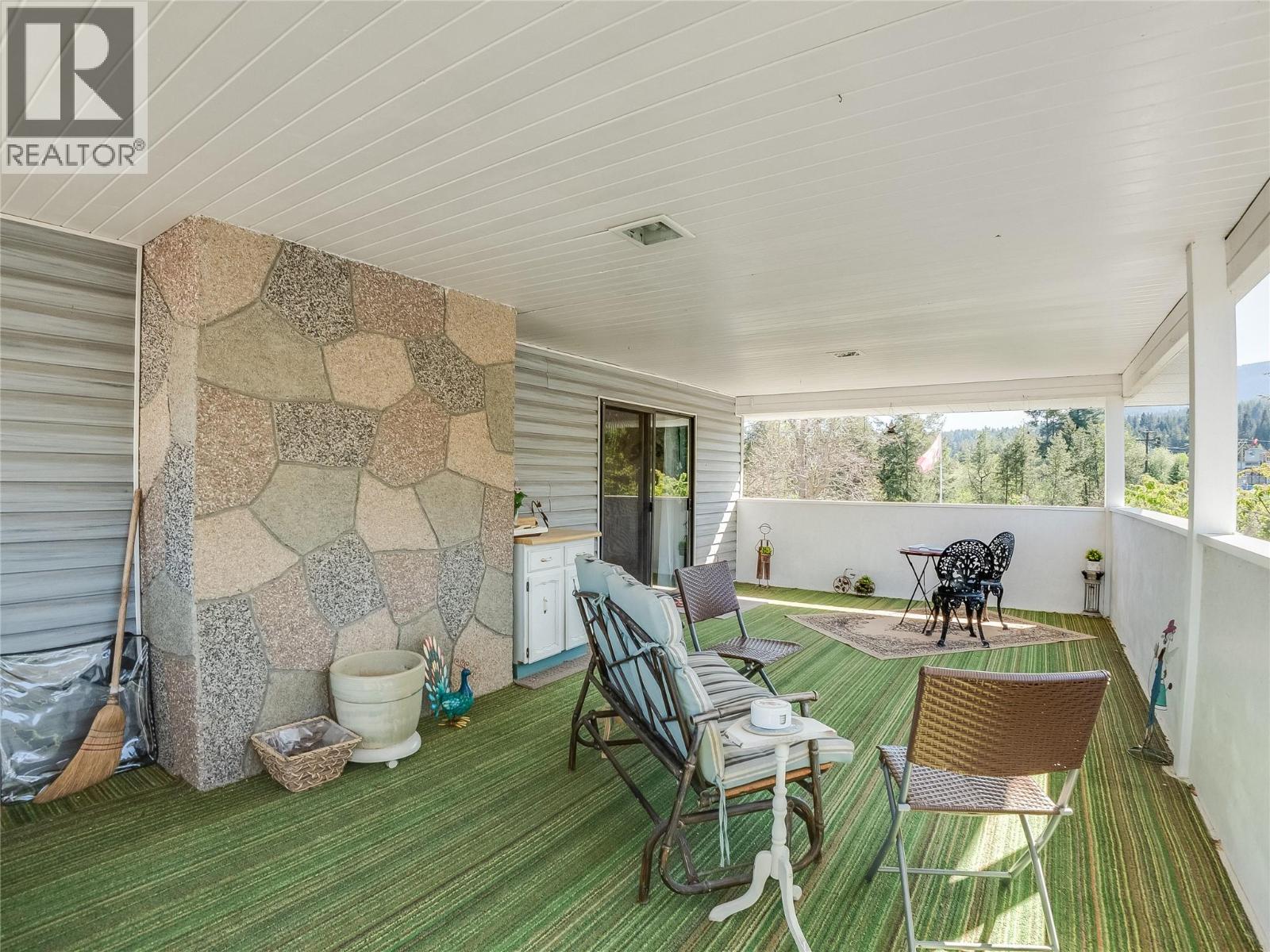 1937 RIVERSIDE Crescent - 19