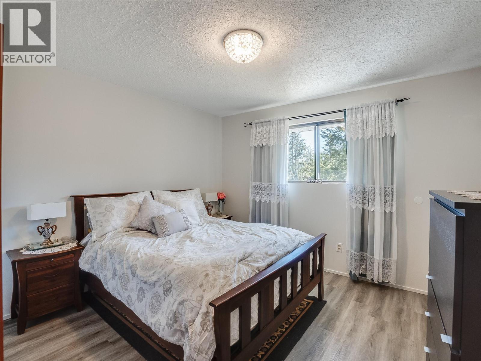 1937 RIVERSIDE Crescent - 20