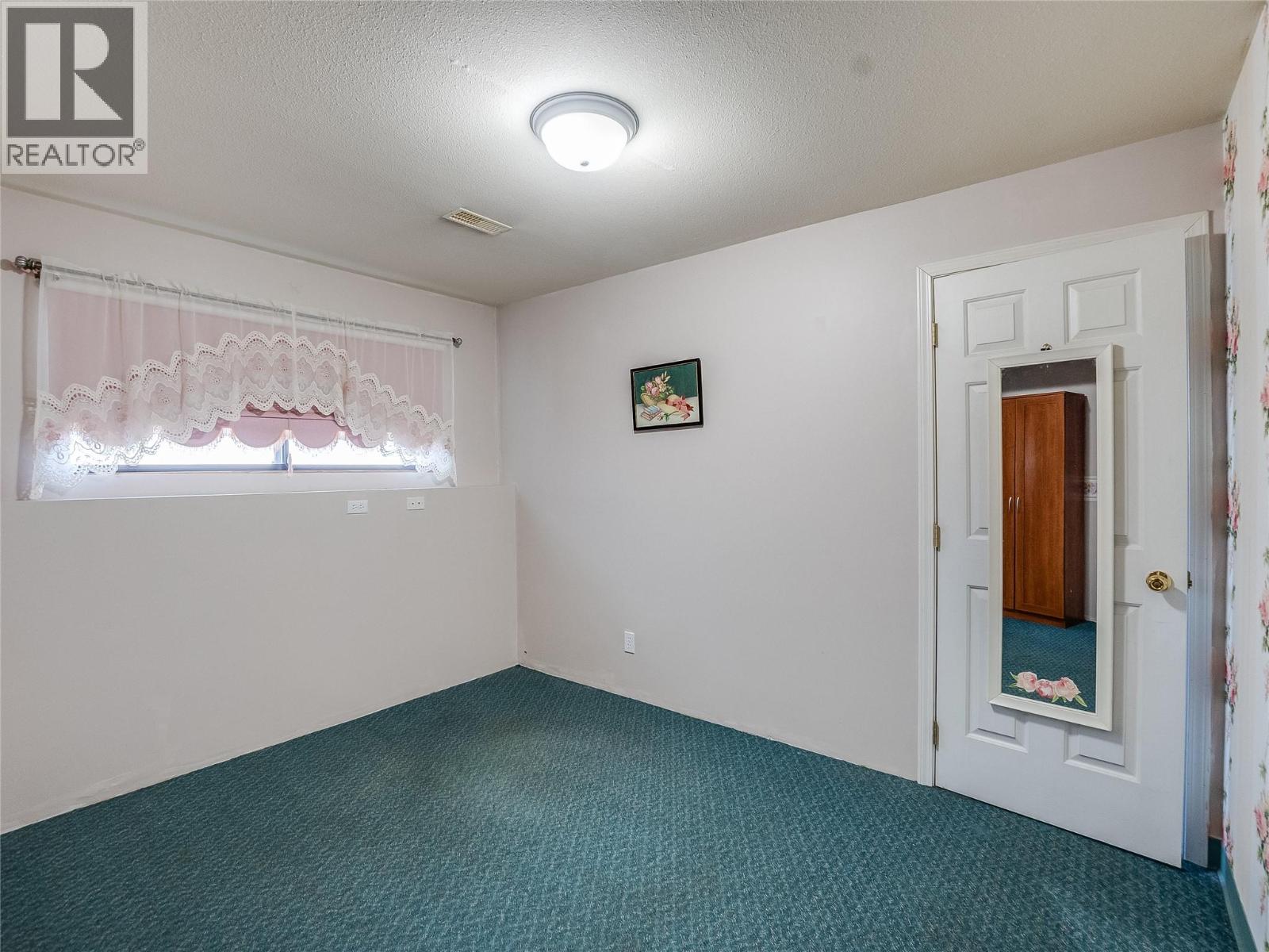 1937 RIVERSIDE Crescent - 27