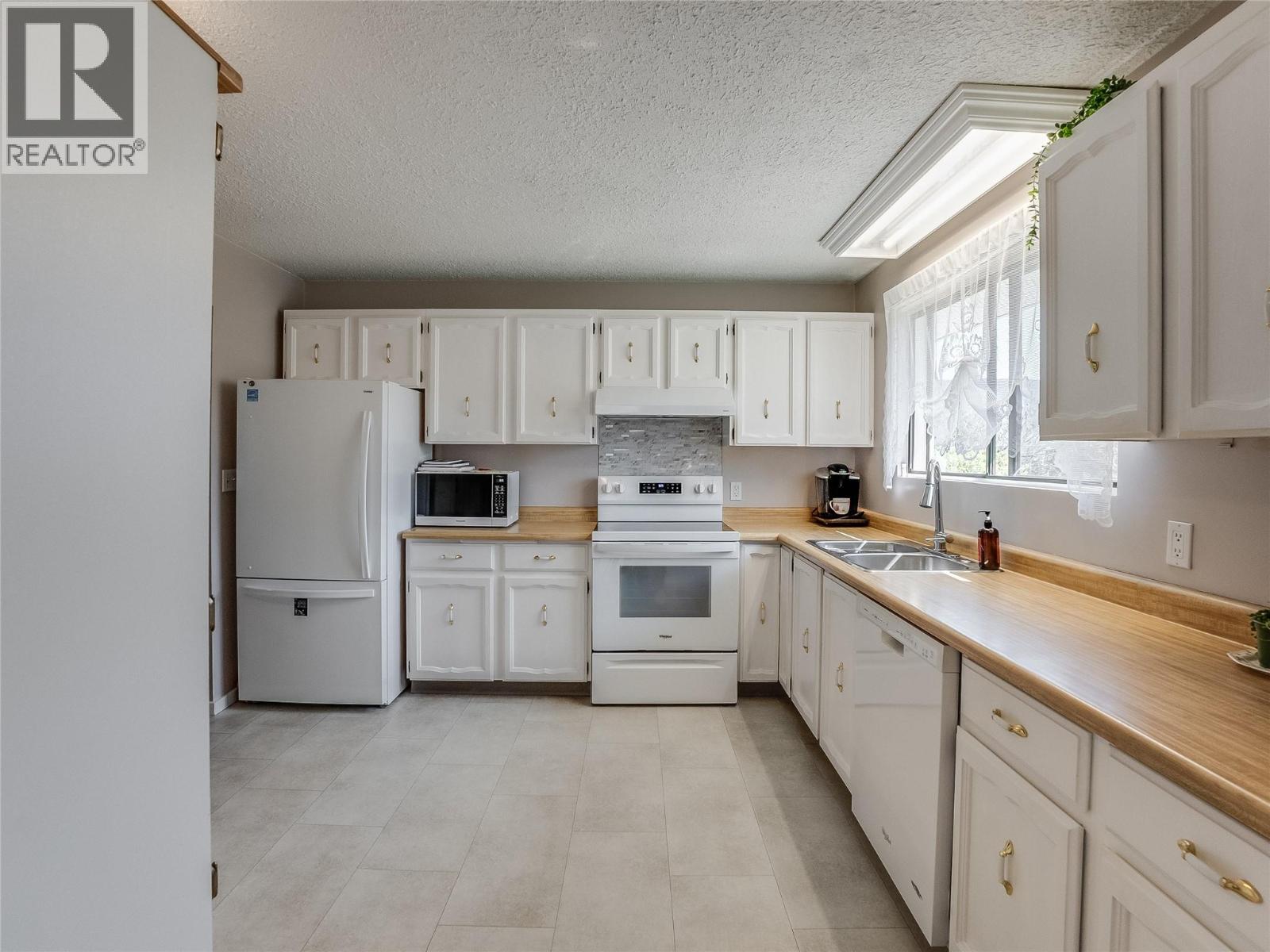1937 RIVERSIDE Crescent - 4