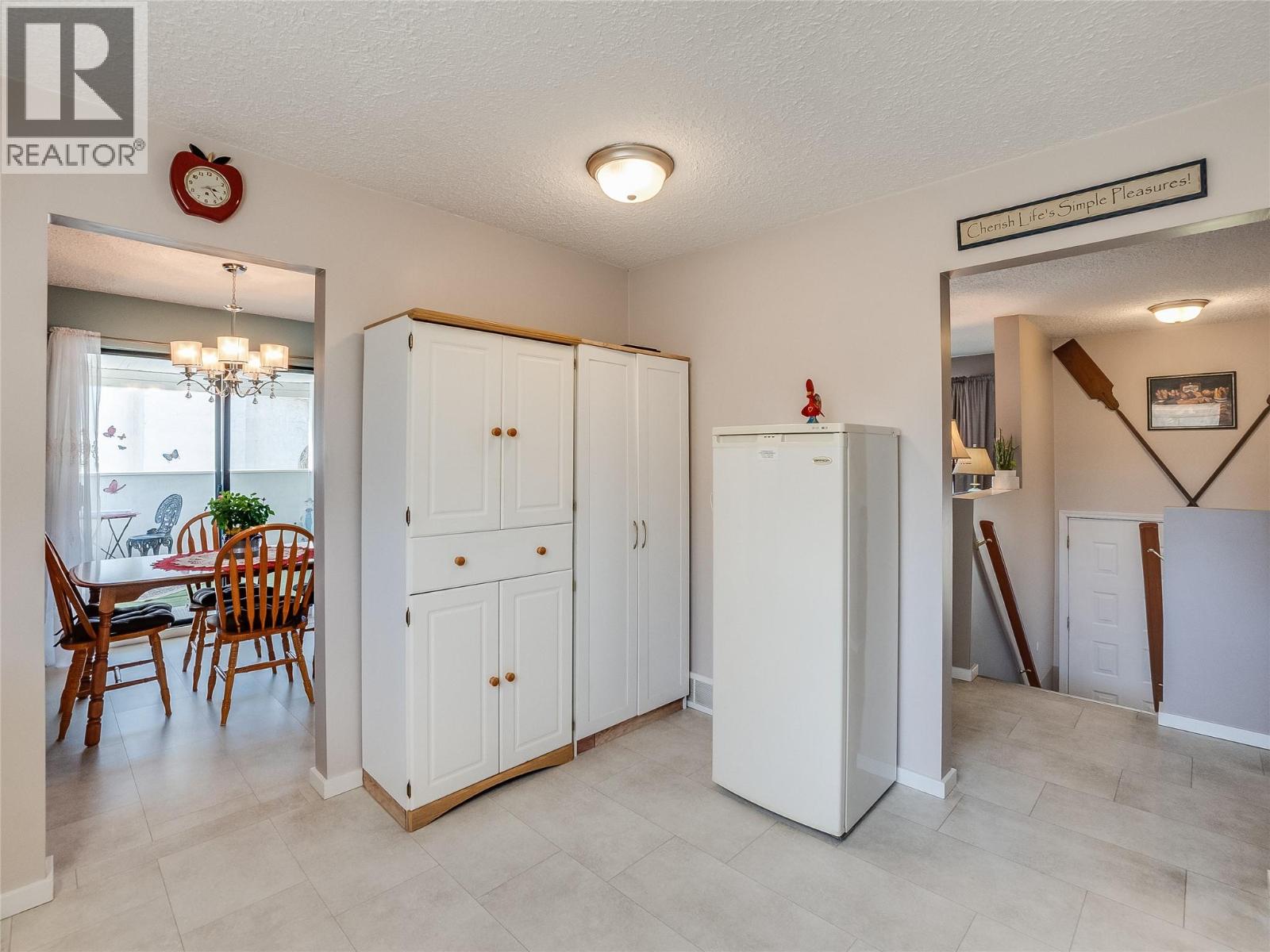 1937 RIVERSIDE Crescent - 9