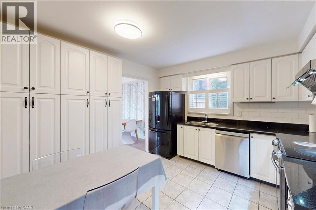 62 COMO Place, Hamilton, Ontario, L9B1Y4 — Photo 2