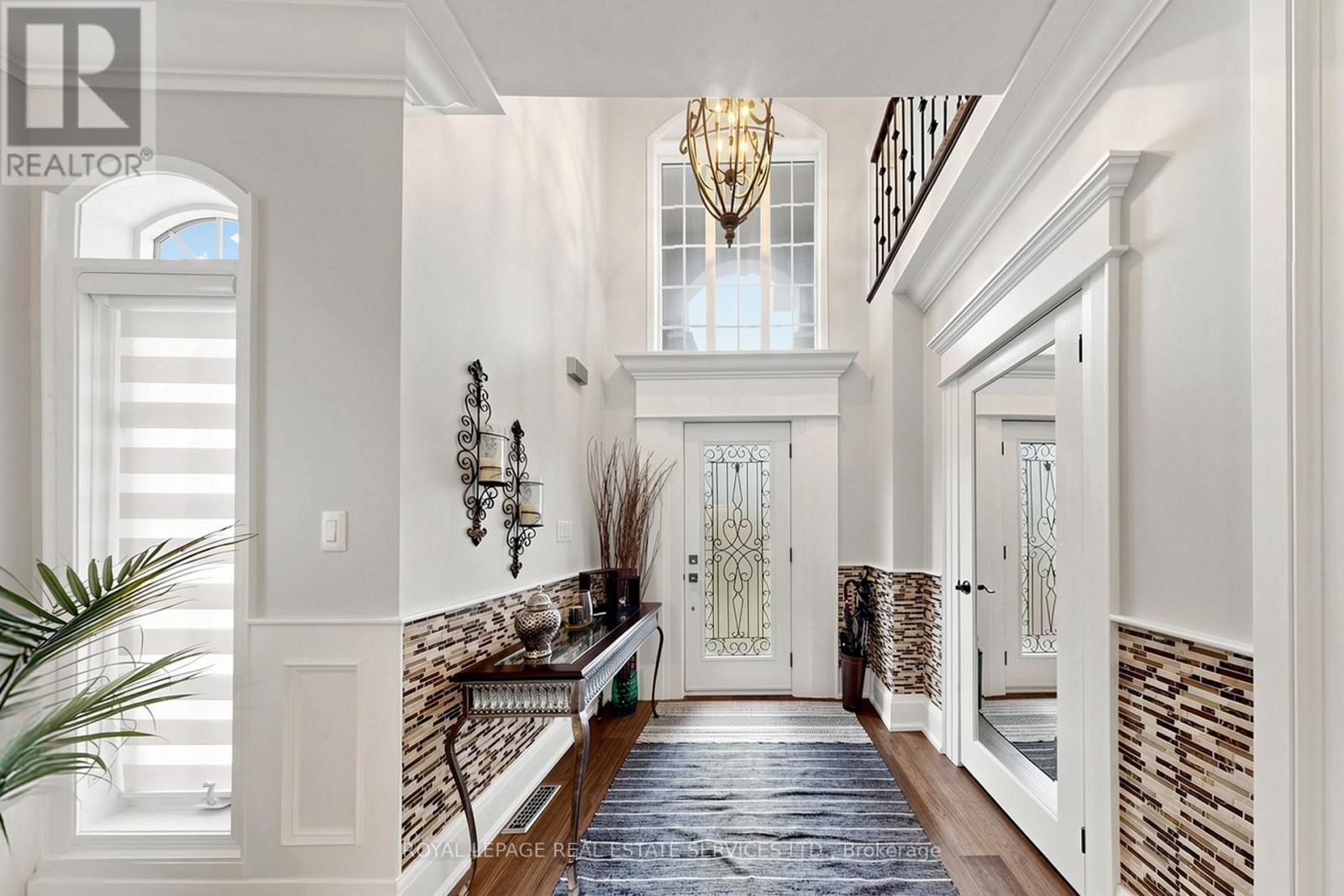 174 ROYAL VALLEY DRIVE - 21