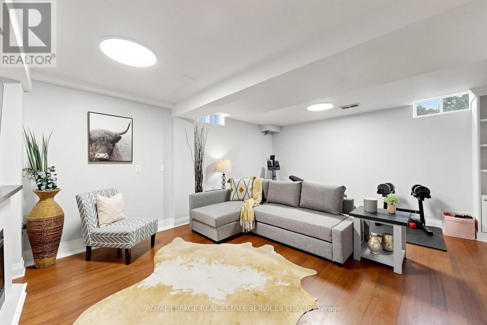 174 ROYAL VALLEY DRIVE - 34