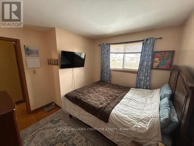 453 LEONARD AVENUE - 17