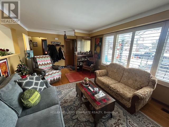 453 LEONARD AVENUE - 9