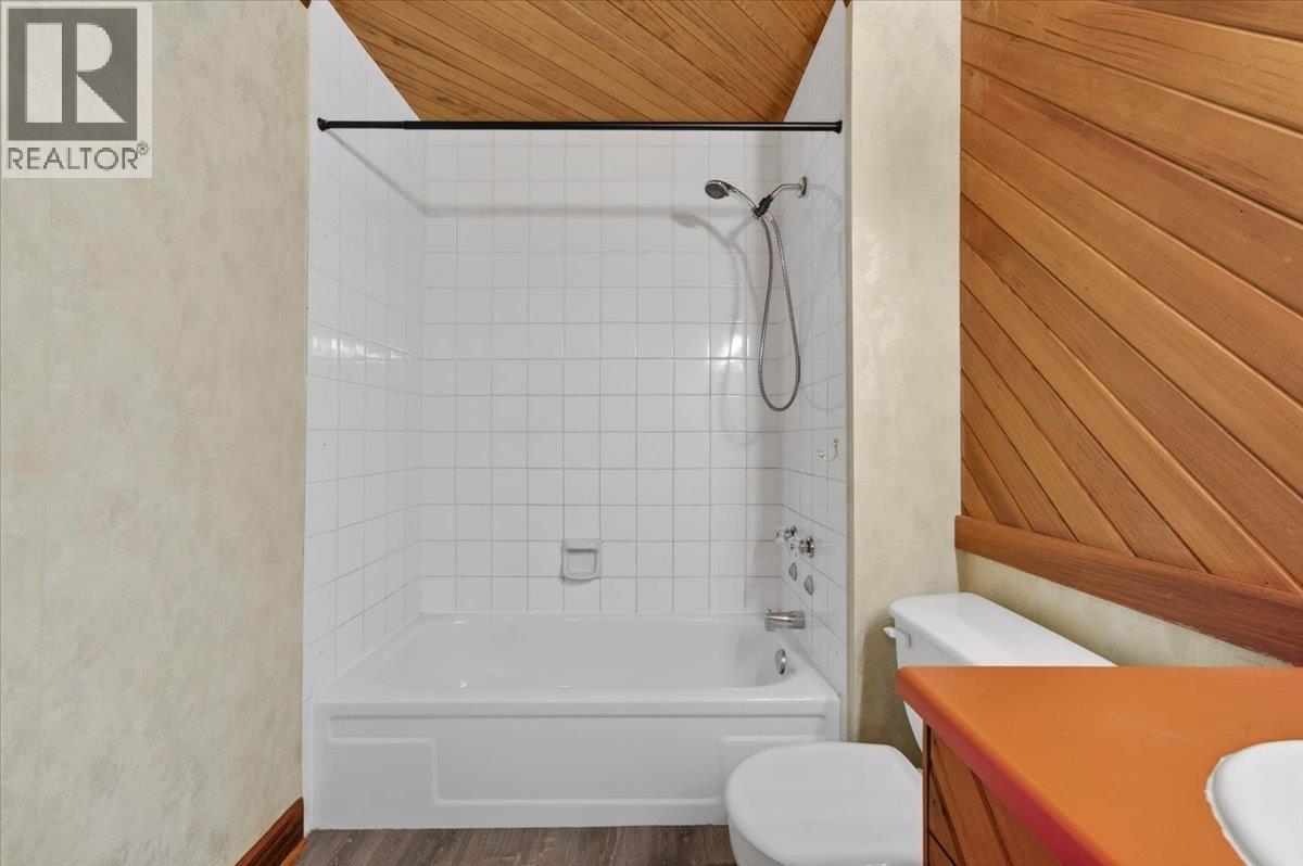 403 1340 DUCHESS AVENUE, West Vancouver