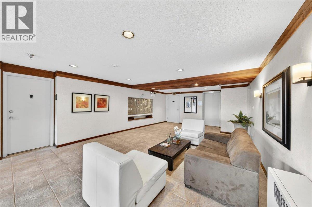 403 1340 DUCHESS AVENUE, West Vancouver