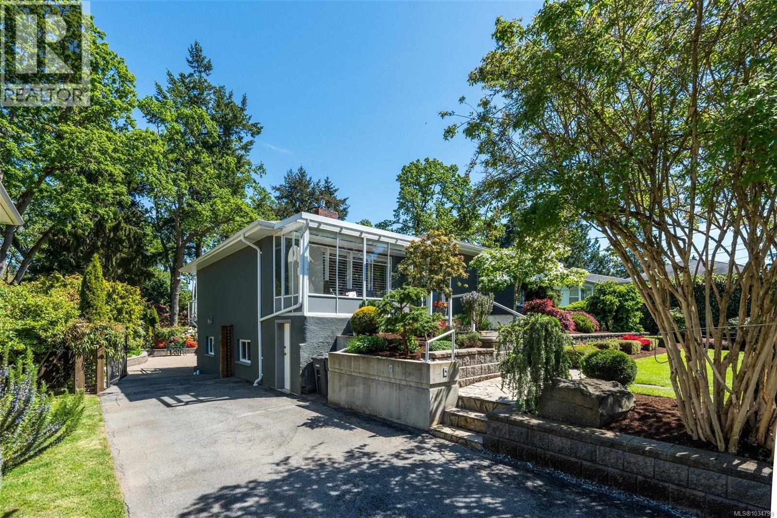  3913 Ascot Drive, Saanich
