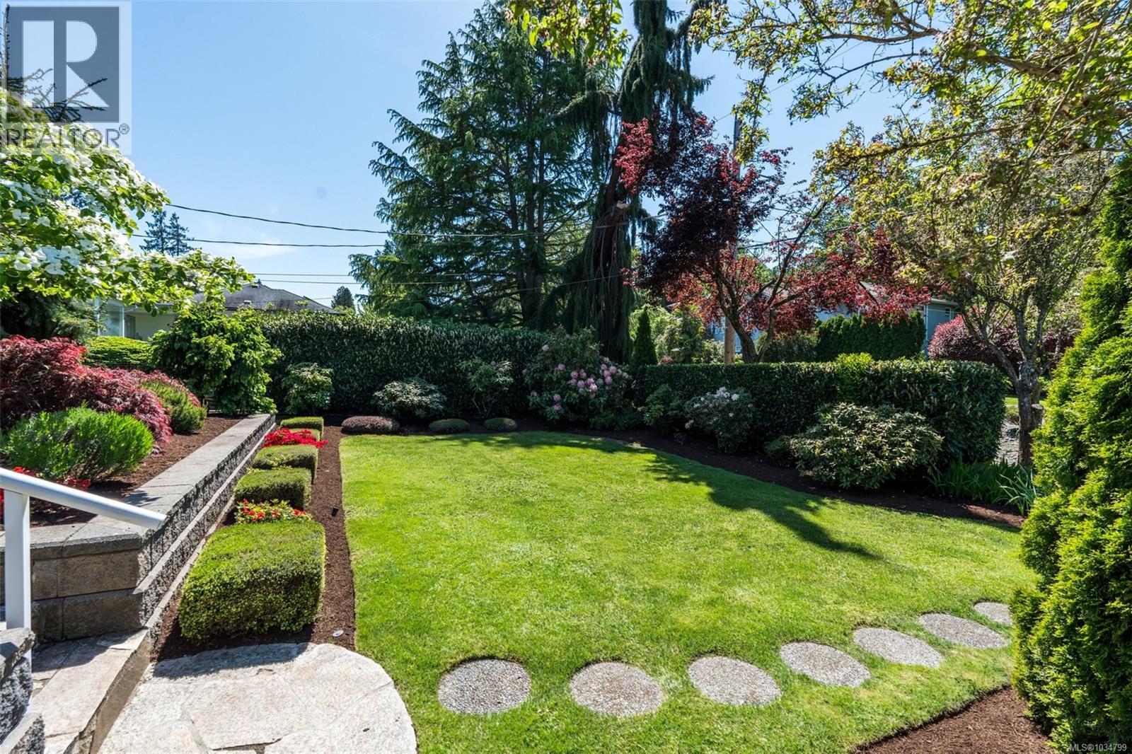 3913 Ascot Dr - 5