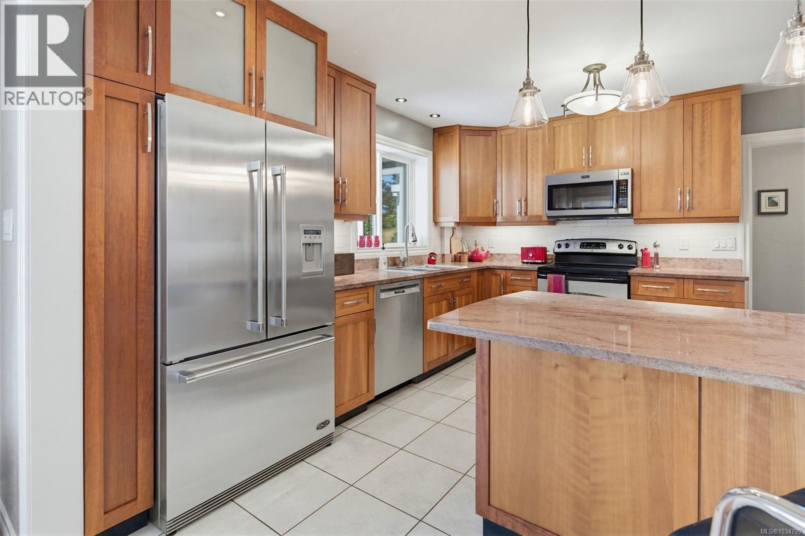  3913 Ascot Drive, Saanich