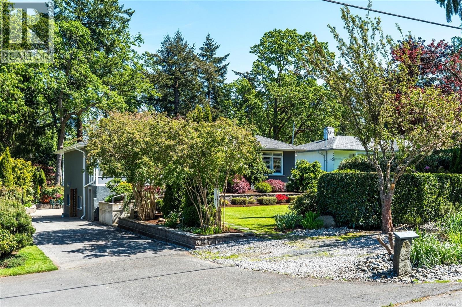  3913 Ascot Drive, Saanich