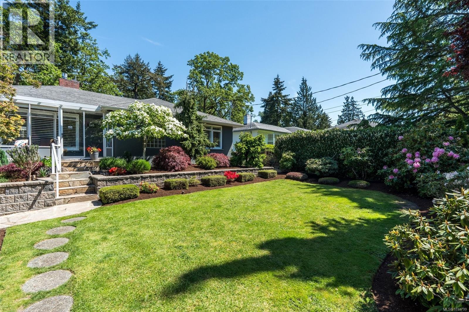 3913 Ascot Dr - 2