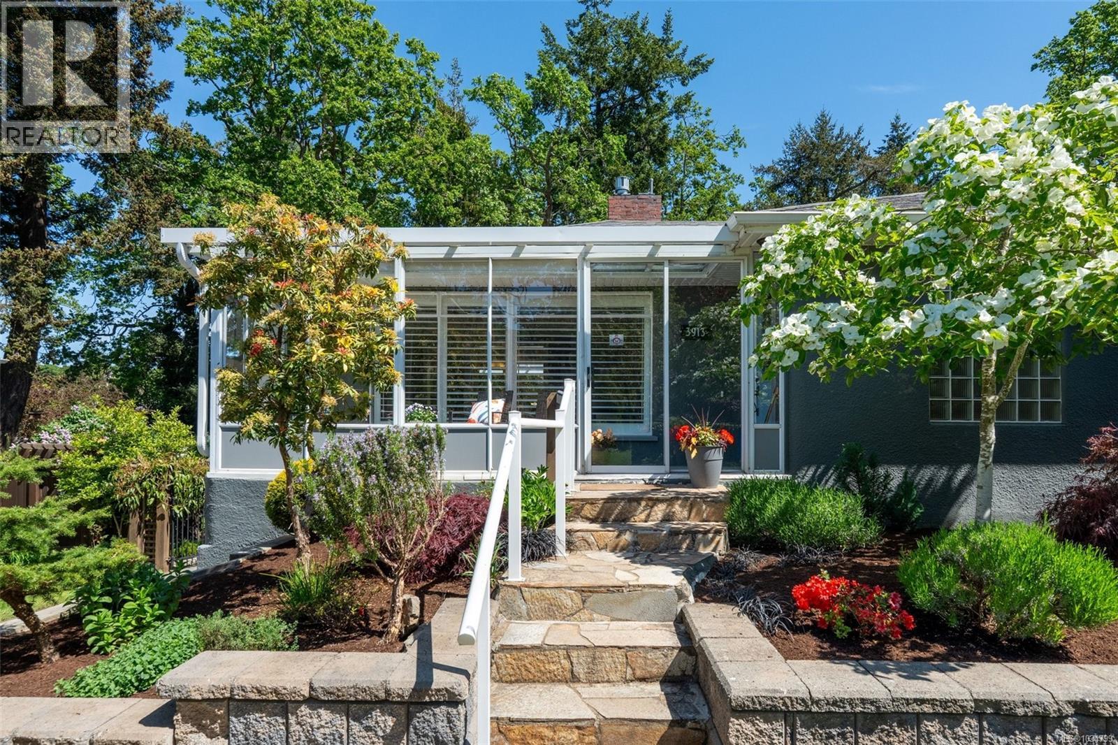  3913 Ascot Drive, Saanich
