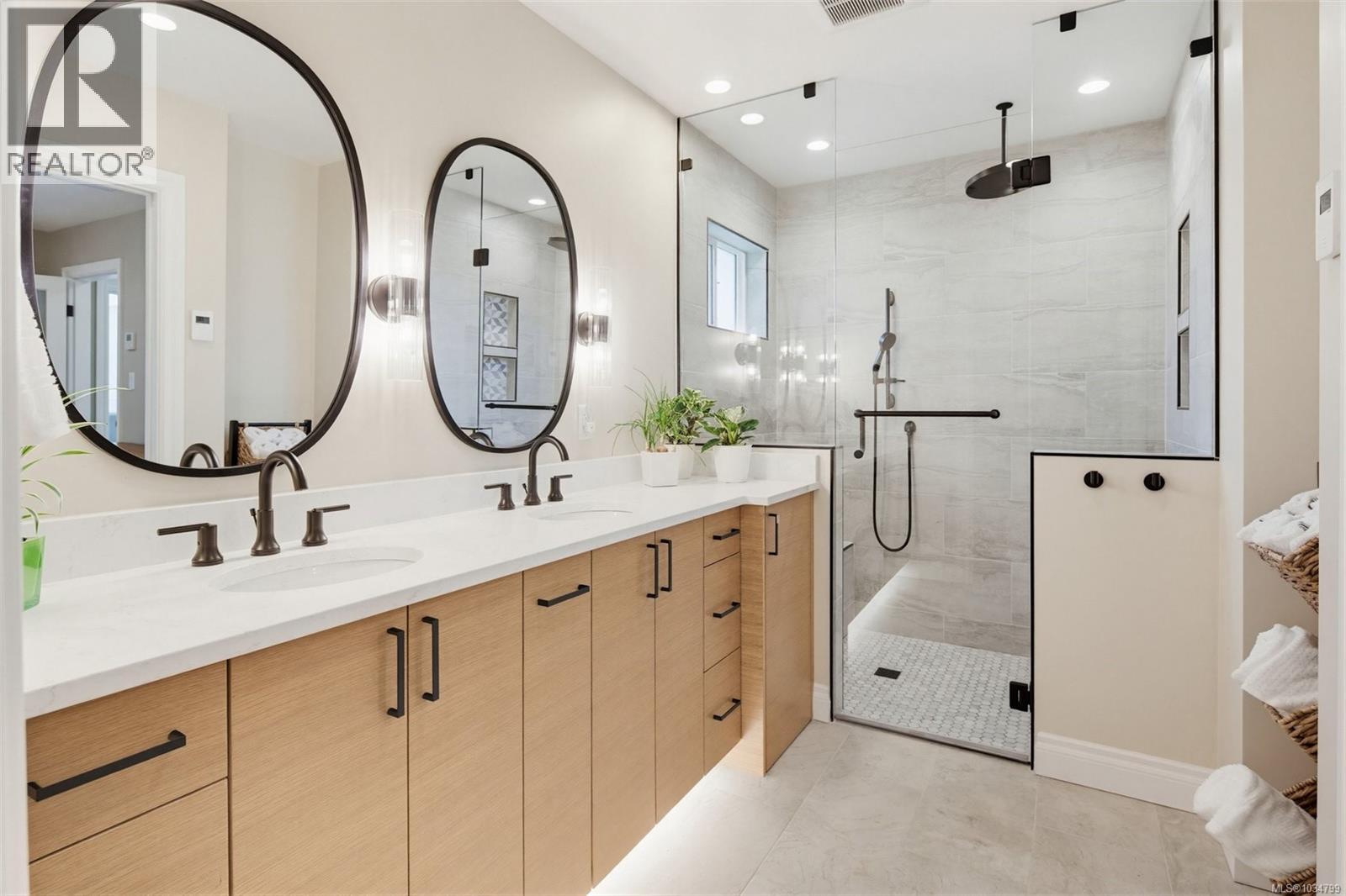  3913 Ascot Drive, Saanich
