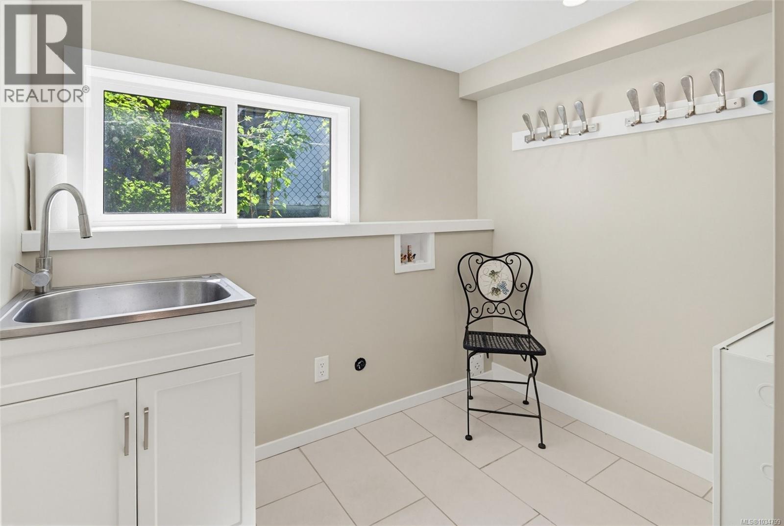  3913 Ascot Drive, Saanich