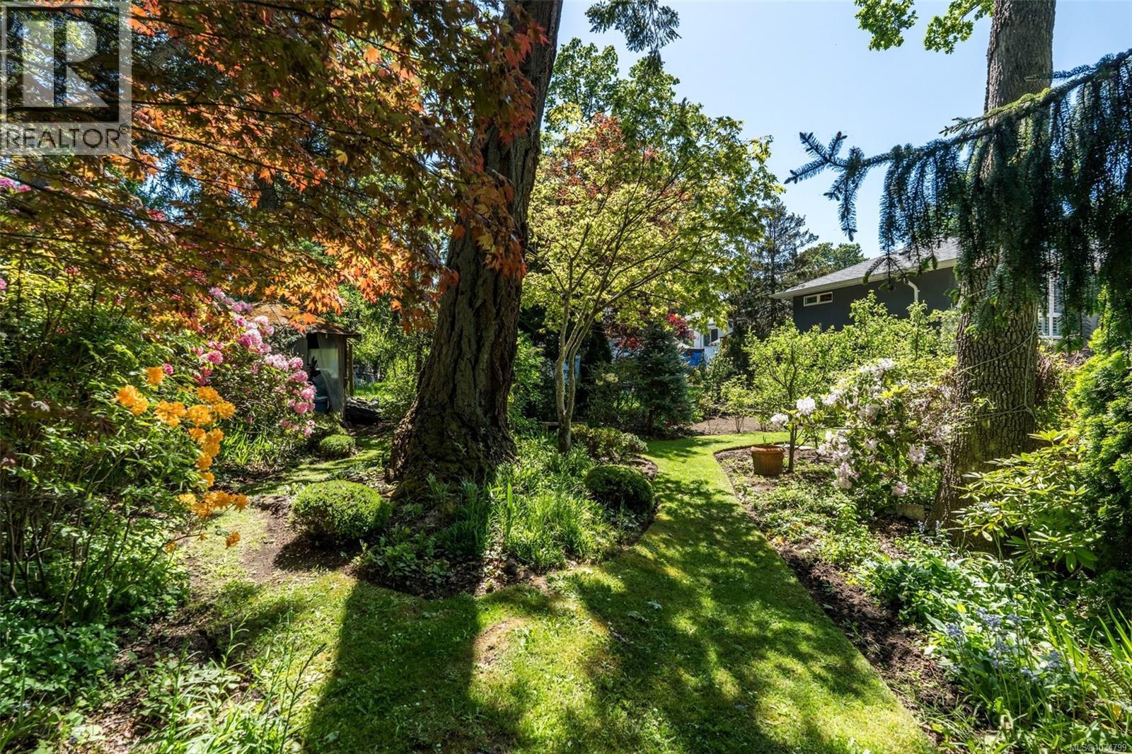  3913 Ascot Drive, Saanich