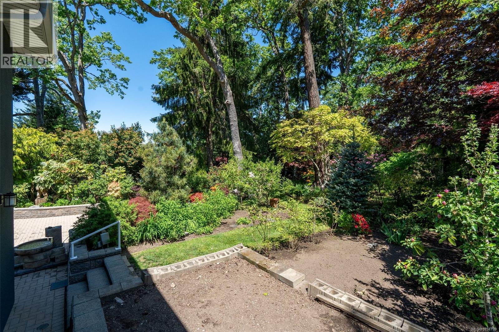  3913 Ascot Drive, Saanich